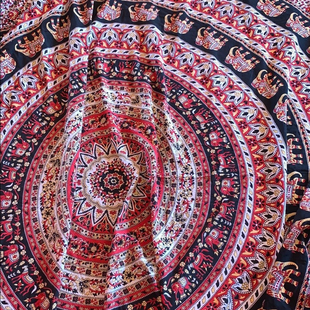 ❤️🖤🐘 TAPESTRY ELEPHANT URBAN OUTFITTERS